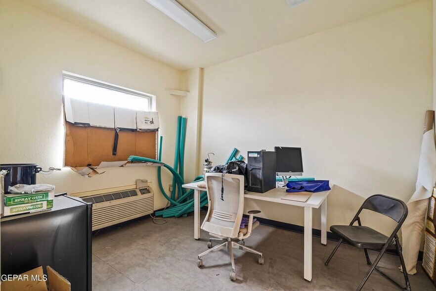 More Photos Of 109 Seneca Dr, El Paso Warehouse For Sale