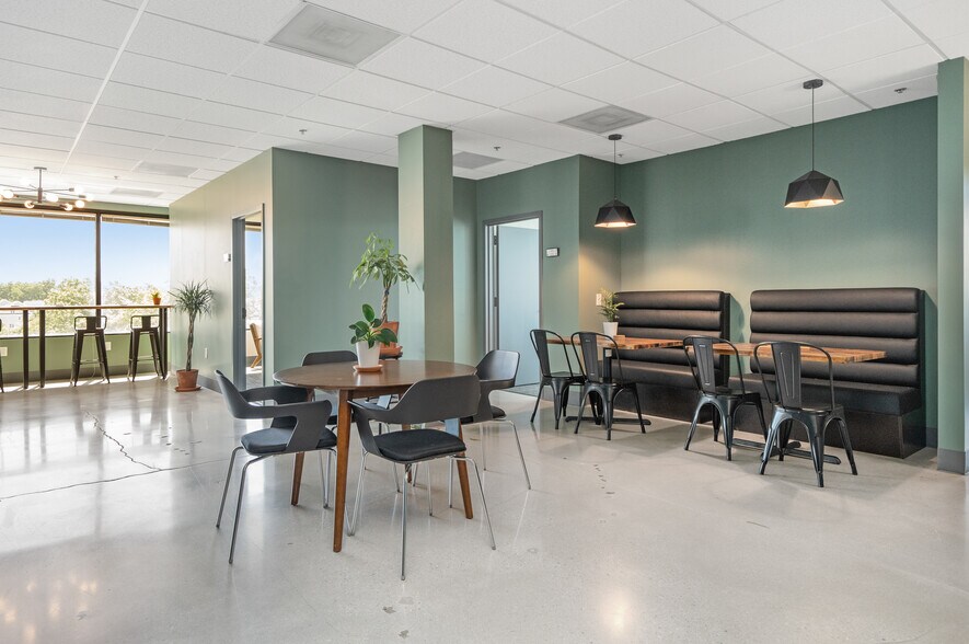 More Photos Of 200 W Towsontown Blvd, Towson Coworking Space