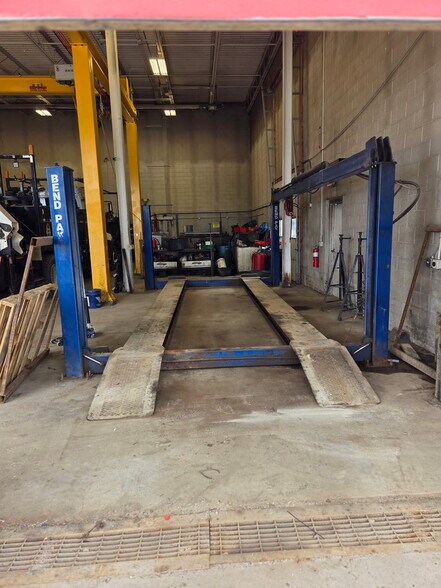 More Photos Of 3880 S Baldwin Rd, Lake Orion Freestanding For Sale