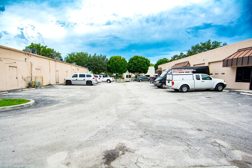 More Photos Of 3355-3365 Lake Worth Rd, Palm Springs Storefront Retail Office For Lease
