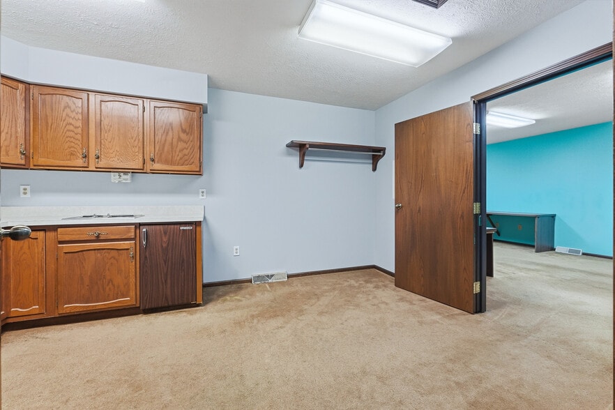 More Photos Of 3201 E Center St, Warsaw Office For Sale