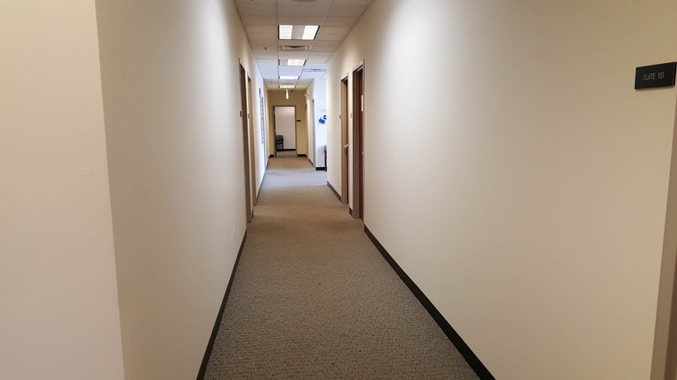 More Photos Of 7700 W 79th St, Bridgeview Self Storage For Lease