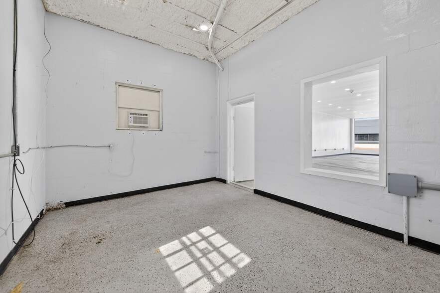 More Photos Of 517-519 W International Speedway Blvd, Daytona Beach Freestanding For Sale