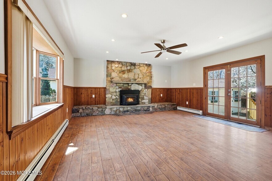 More Photos Of 75 Main St, Waretown Flex For Sale