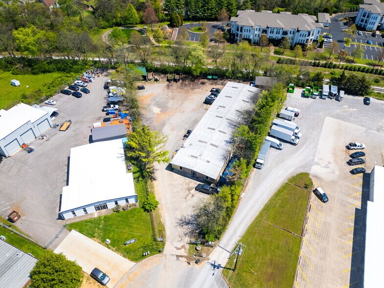 More Photos Of 1127 Harpeth Industrial Ct, Franklin Flex For Sale