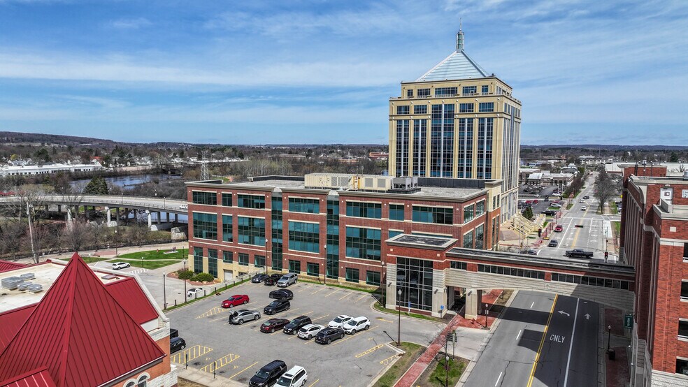 More Photos Of 11 Scott St, Wausau Office For Lease