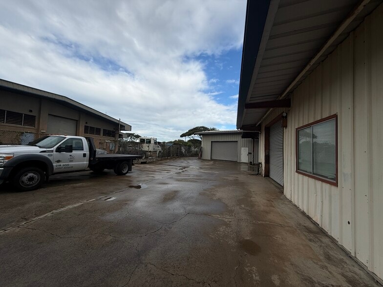 More Photos Of 500 Alakawa St, Honolulu Warehouse For Lease