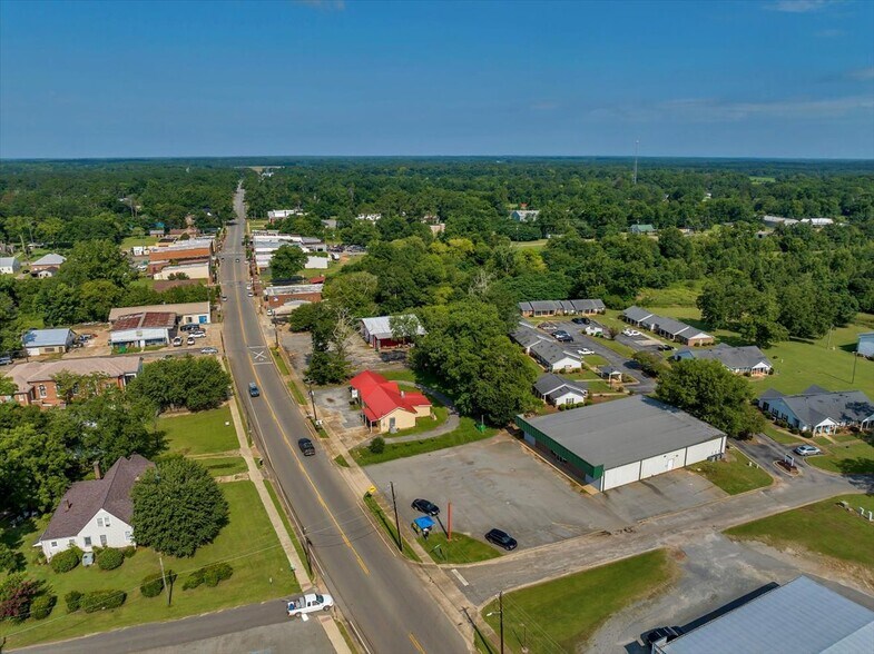 More Photos Of 19276 Hartford St, Edison Freestanding For Sale