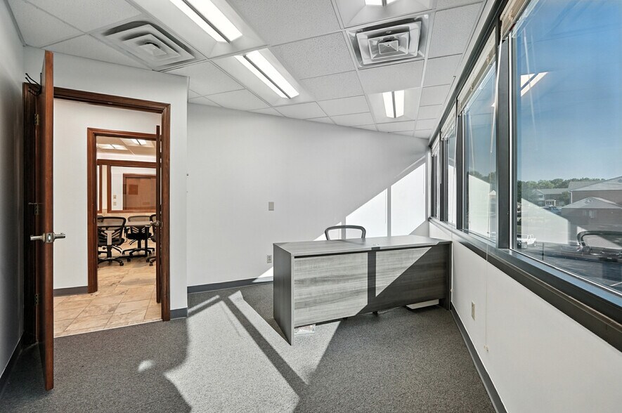 More Photos Of 5636 Bridgetown Rd, Cincinnati Medical For Sale