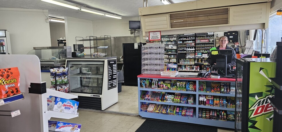 More Photos Of 3008e US-60, Harned General Retail For Sale