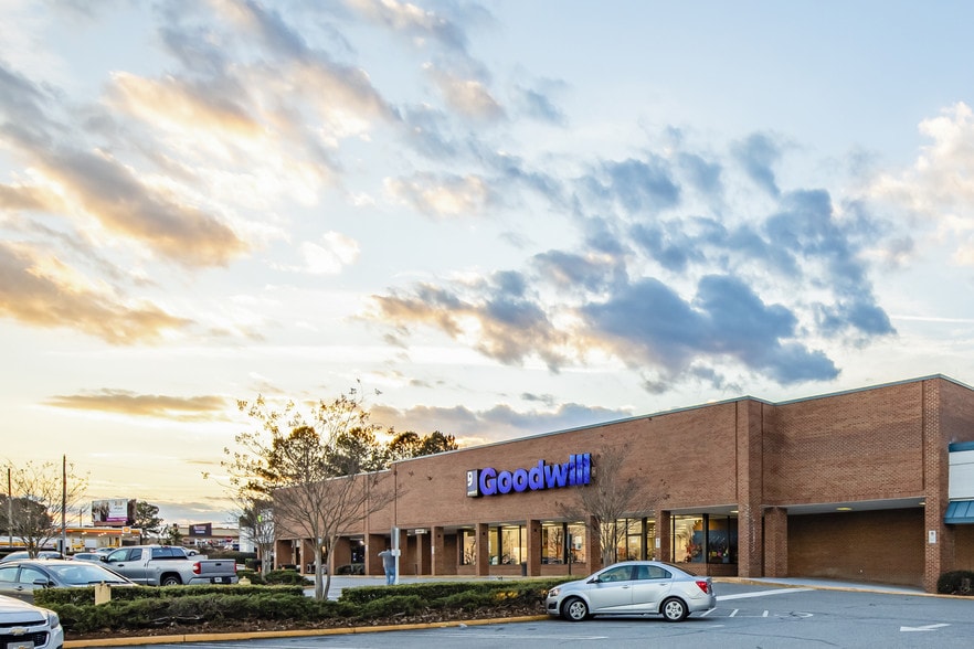 Primary Photo Of 1550 Buford Hwy, Buford Supermarket For Lease