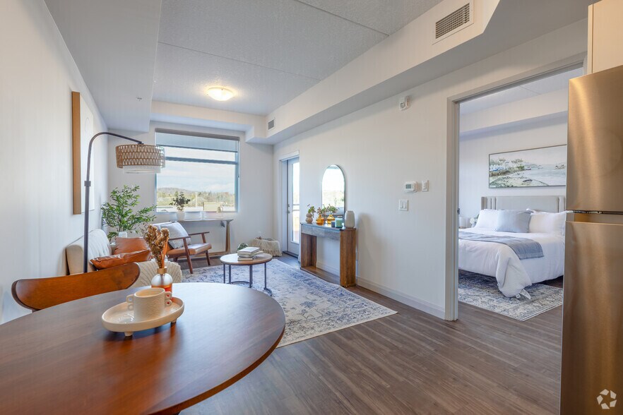 More Photos Of 16 Queen St W, Cambridge Apartments For Lease