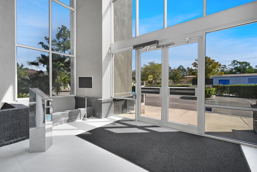 More Photos Of 9512 Sunbeam Center Dr, Jacksonville Office For Lease