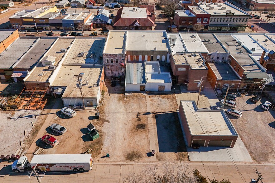 More Photos Of 115 N Main St, Lindsborg General Retail For Sale