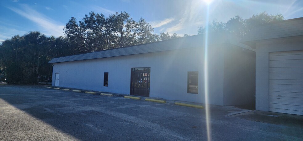 More Photos Of 284 S Center St, Pierson Auto Repair For Lease