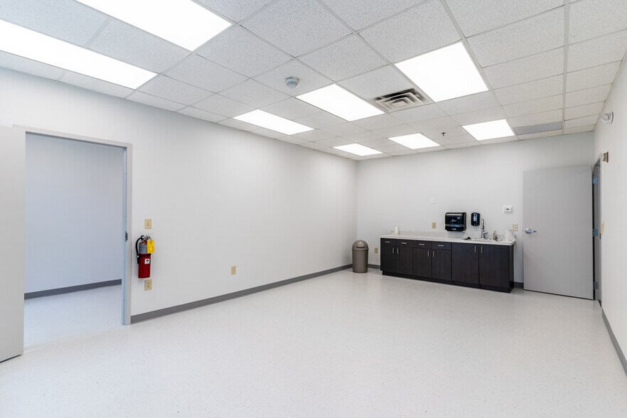 More Photos Of 125 Southside Ct, McDonough Distribution For Lease