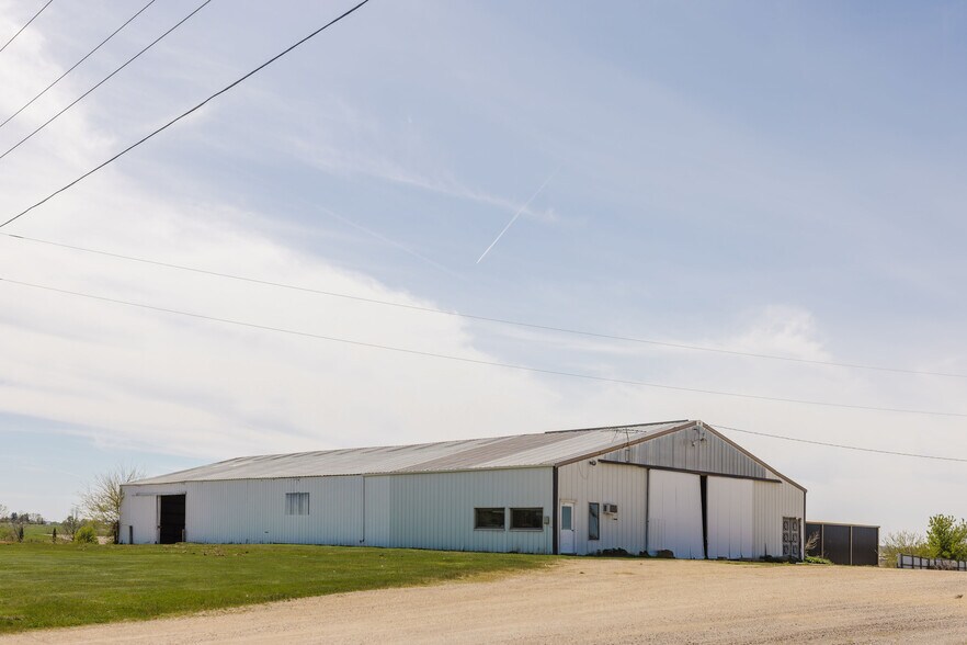 More Photos Of 674 County Road O, Mineral Point Warehouse For Sale