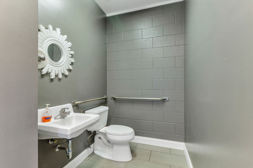 More Photos Of 11293 Torrey Rd, Fenton Storefront Retail Office For Sale