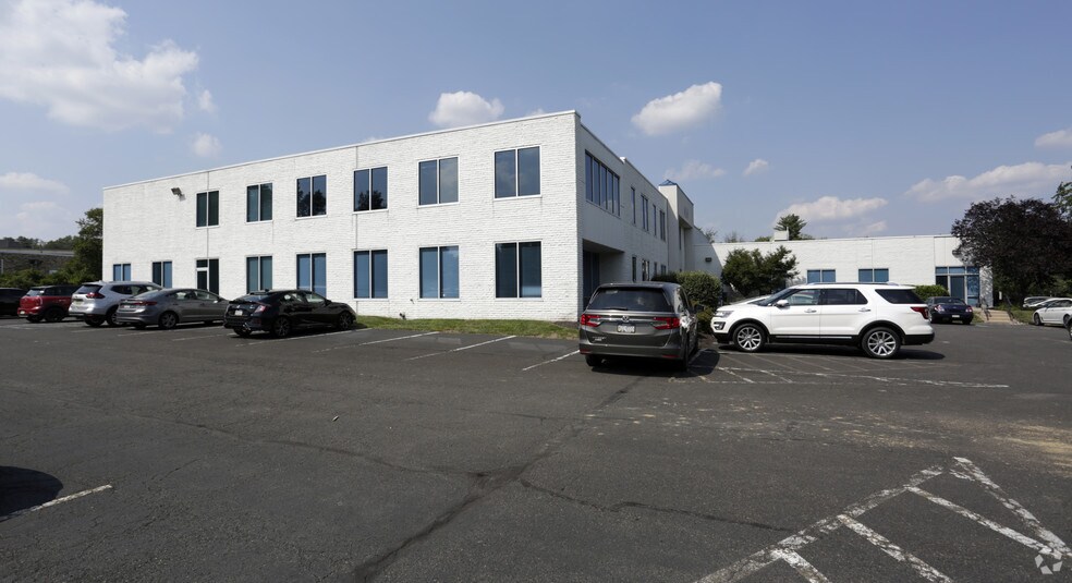 More Photos Of 414 Commerce Dr, Fort Washington Office For Lease