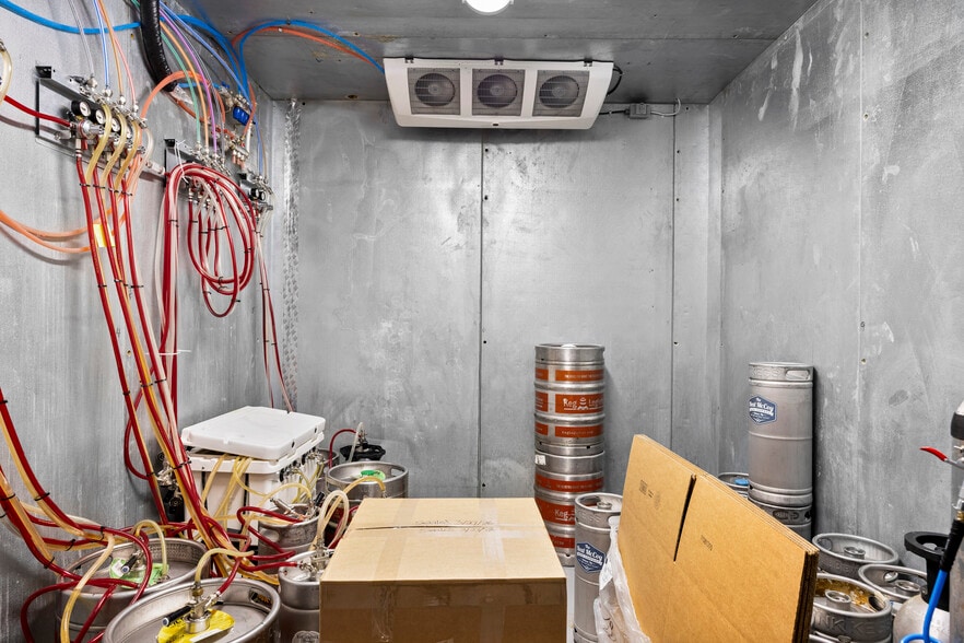 More Photos Of 21 Erie Blvd, Albany Apartments For Lease