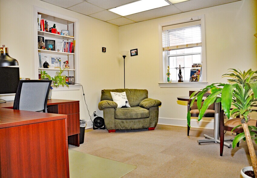 More Photos Of 50 S Cameron St, Winchester Office For Sale