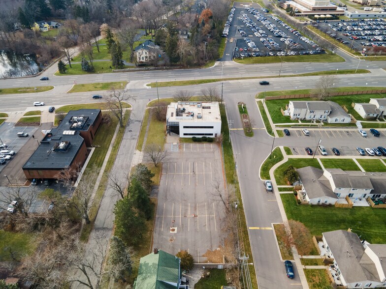 More Photos Of 44060 Woodward Ave, Bloomfield Hills Medical For Lease