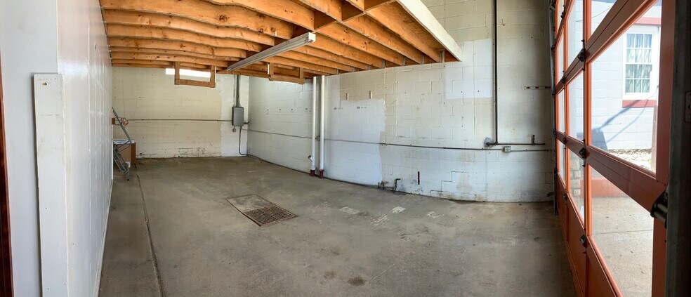 More Photos Of 39 E William St, Delaware Light Distribution For Lease