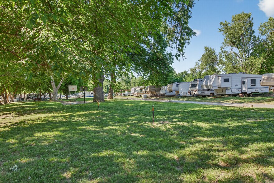 More Photos Of 25433 South Ave, Corning Manufactured Housing Mobile Home Park For Sale