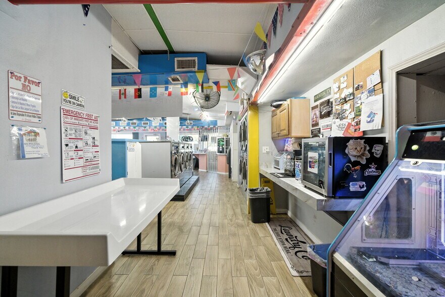 More Photos Of 501 S Main St, Highlands Freestanding For Sale