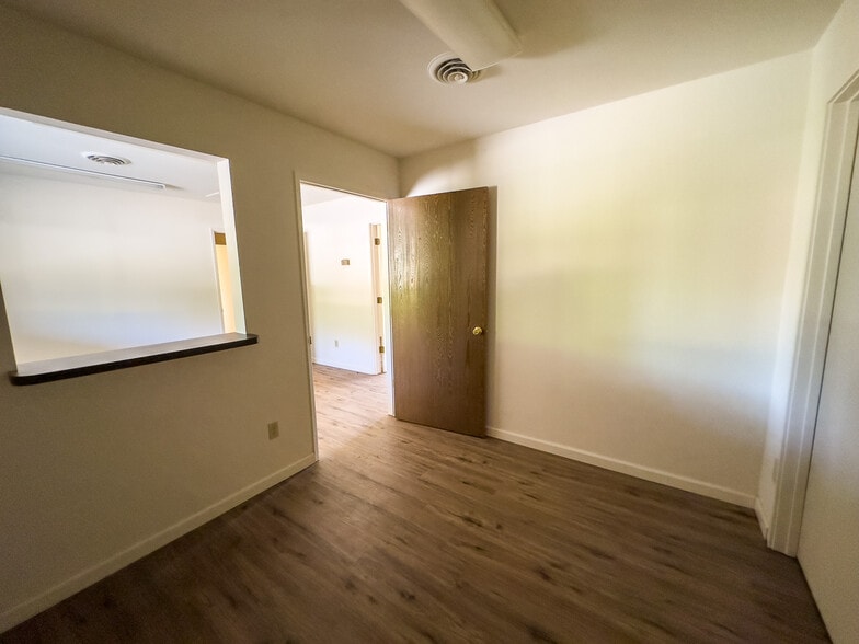 More Photos Of 16850 Willow Glen Rd, Brownsville Storefront Retail Office For Sale