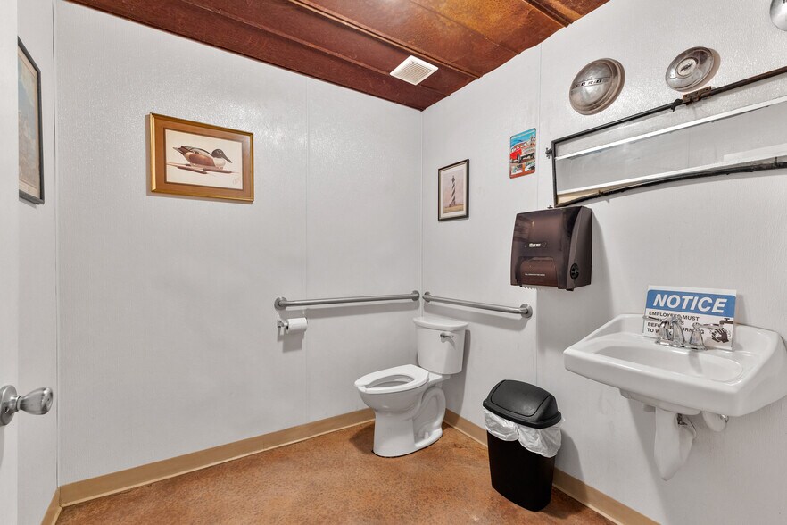 More Photos Of 1702 Highway 19 N, Thomaston Restaurant For Sale