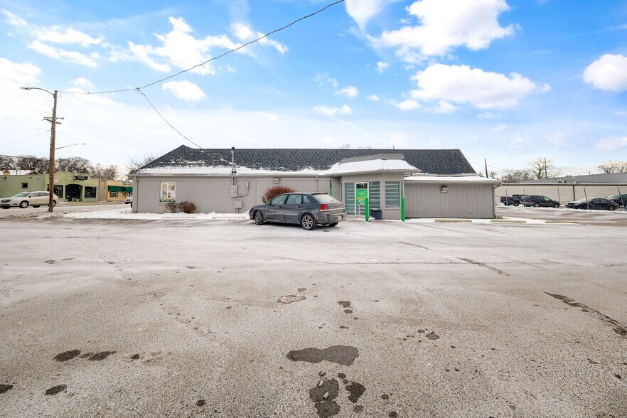 More Photos Of 2645-2655 W Central Ave, Toledo Showroom For Sale