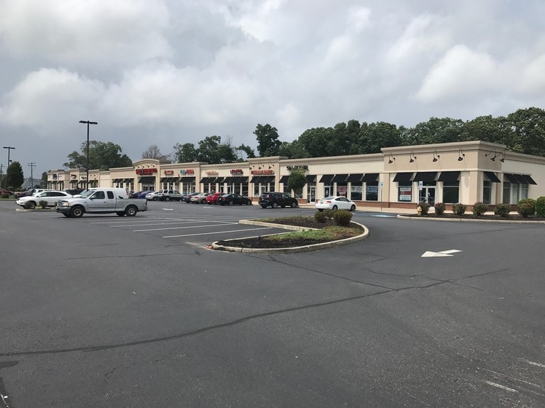 More Photos Of 649-675 Berlin-Cross Keys Rd, Sicklerville Storefront For Lease