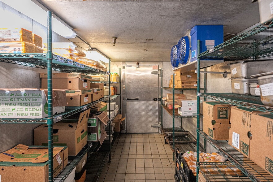 More Photos Of 209 W Congress St, Savannah Restaurant For Lease