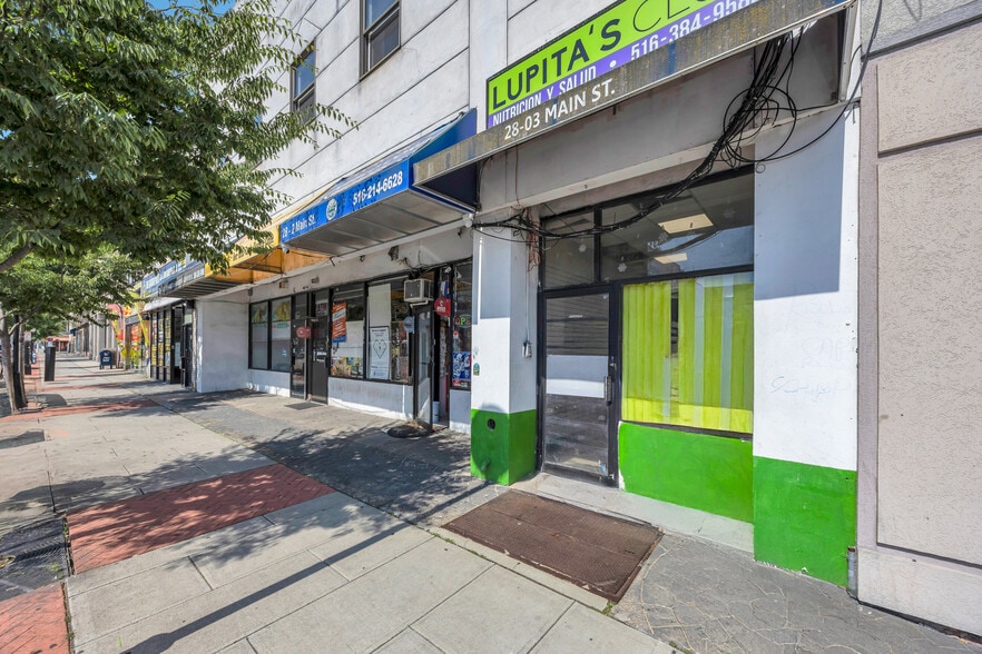 More Photos Of 28 Main St, Hempstead Storefront Retail Residential For Lease