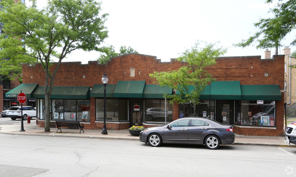 More Photos Of 19 E Miner St, Arlington Heights Storefront For Lease