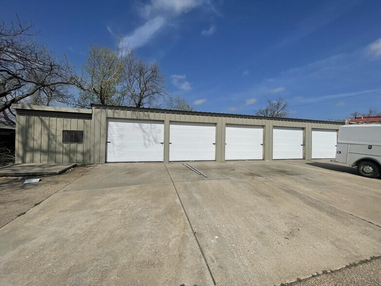 More Photos Of 1203 W Avenue G, Temple Flex For Lease