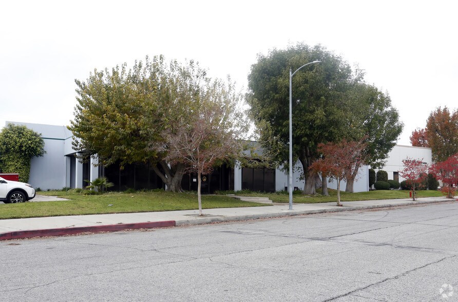 More Photos Of 9175 Eton Ave, Chatsworth Warehouse For Lease