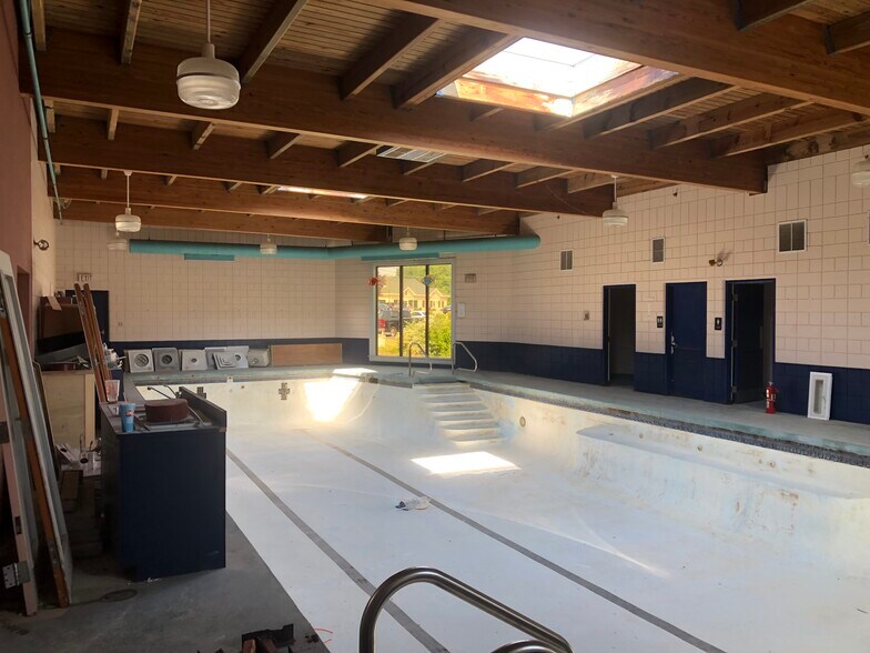 More Photos Of 637 Minot Ave, Auburn Medical For Sale