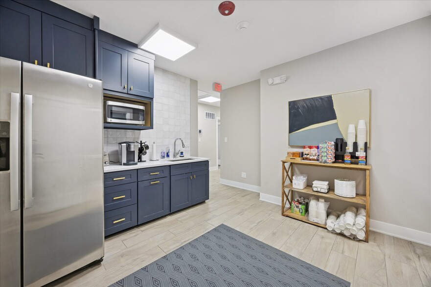 More Photos Of 4910 Main St, Downers Grove Office For Sale