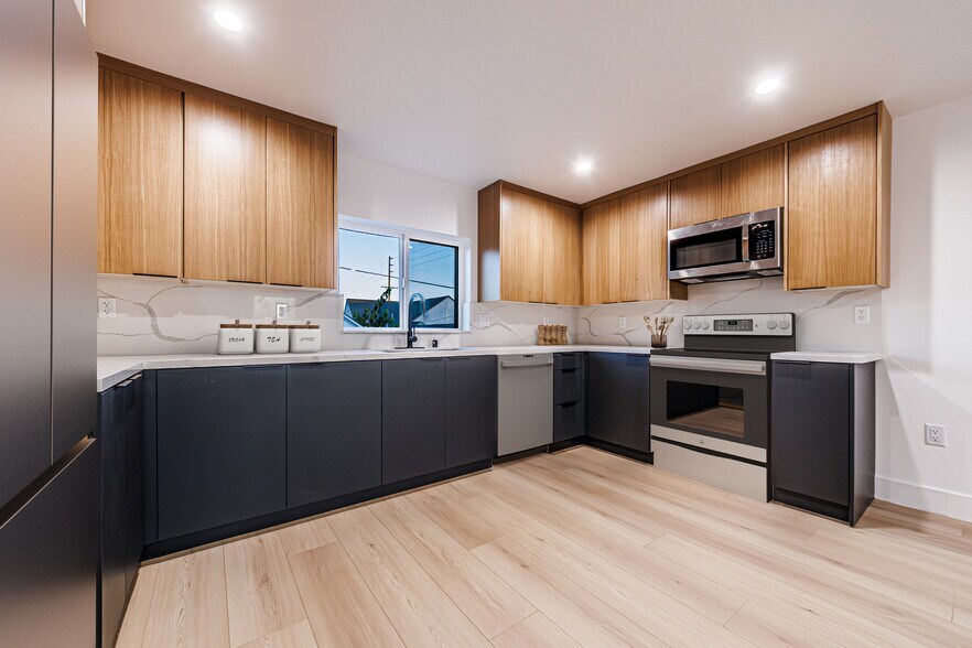 More Photos Of 1656 S Hayworth Ave, Los Angeles Multifamily For Sale