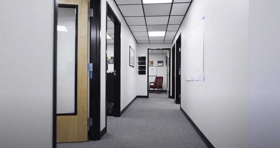 More Photos Of 550 S Main St, Lebanon Office For Sale