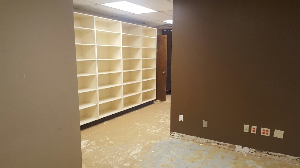 More Photos Of 606 Rollingbrook Dr, Baytown Medical For Lease