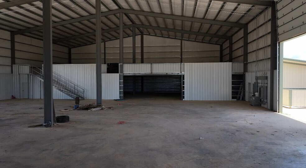 More Photos Of 7836 Old Campbellton Rd, Pleasanton Warehouse For Sale