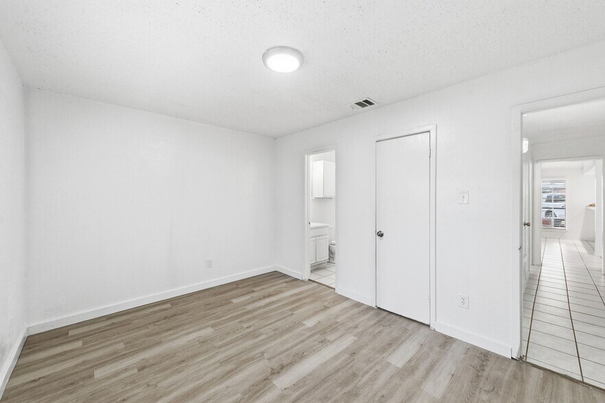 More Photos Of 5619 Jacaranda Dr, Austin Multifamily For Sale