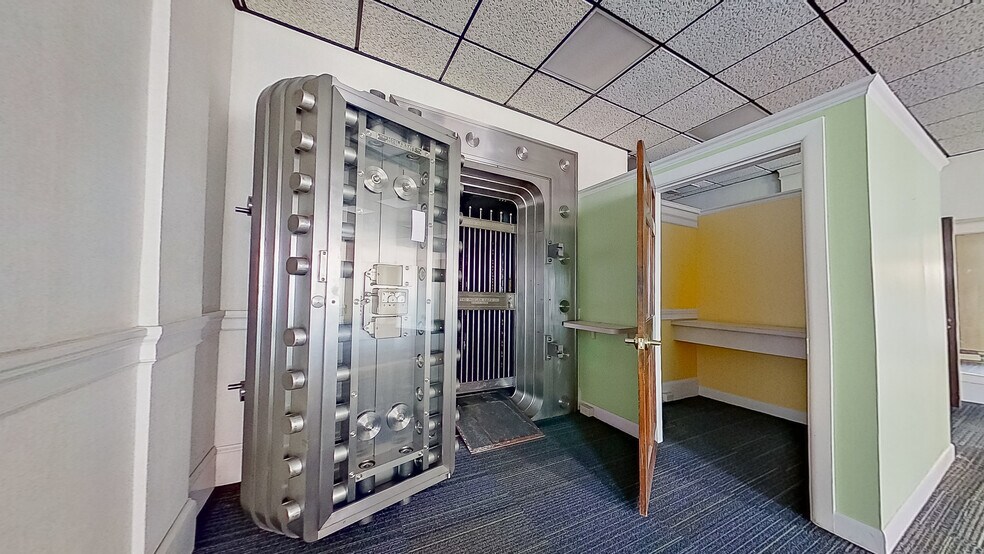 More Photos Of 4 Central St, Farmington Bank For Sale