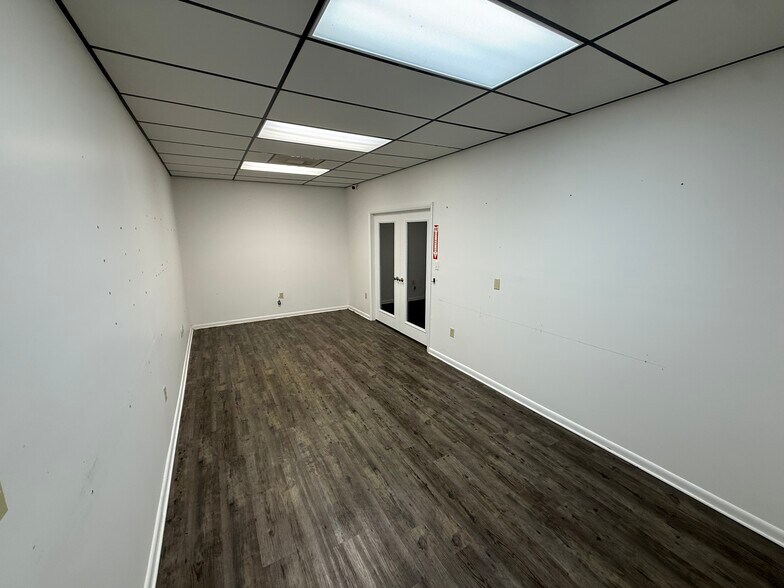 More Photos Of 1535 N Cogswell St, Rockledge Warehouse For Lease