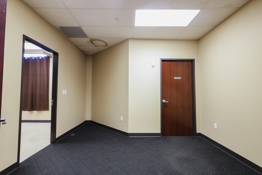More Photos Of 4000 Garth Rd, Baytown Medical For Sale