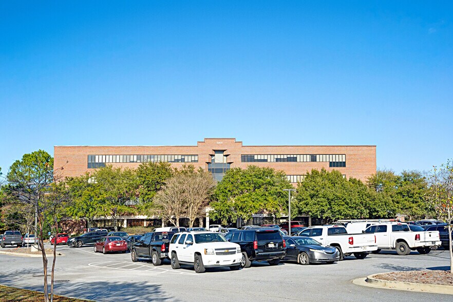 More Photos Of 2000 10th Ave, Columbus Medical For Lease