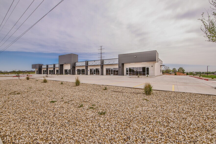 More Photos Of 10617 University Ave, Lubbock Storefront Retail Office For Lease
